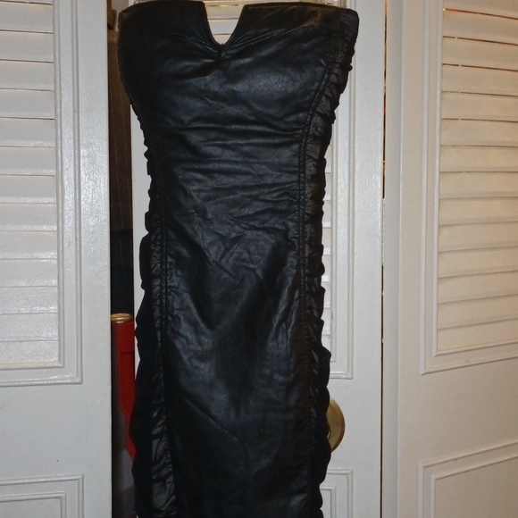 BeBe-FAUX LEATHER, STRAPLESS V-notched center w/RUFFLES- DOWN-SIDES, SIDE-ZIP - Picture 11 of 13